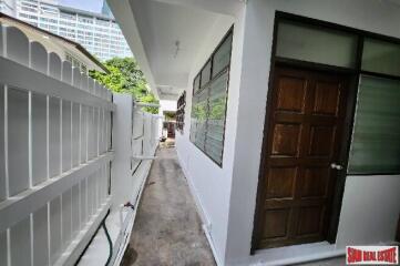 Townhome in Asoke - A 320 sqm. Prime Living Opportunity with 3 Bedrooms and 4 Bathrooms For Rent In Bangkok