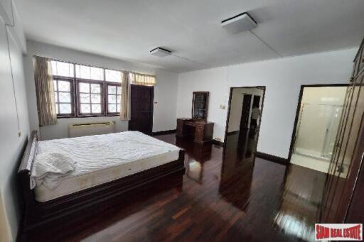 Townhome in Asoke - A 320 sqm. Prime Living Opportunity with 3 Bedrooms and 4 Bathrooms For Rent In Bangkok