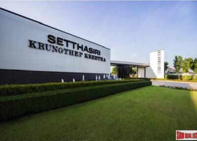 Setthasiri Krungthep Kreetha - Spacious 2-Bed House with Modern Amenities, Perfectly Located in Hua Mak