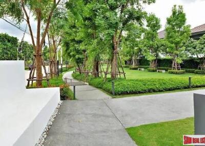 Setthasiri Krungthep Kreetha - Spacious 2-Bed House with Modern Amenities, Perfectly Located in Hua Mak