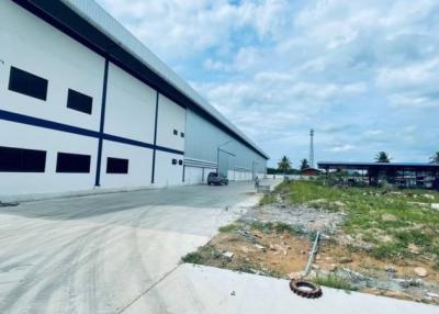 Exterior view of a large industrial warehouse with multiple loading docks