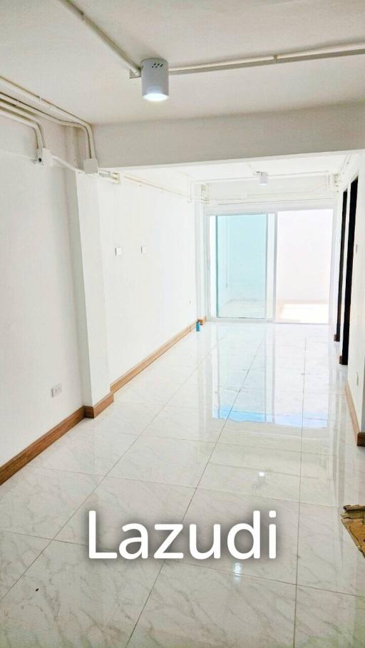 5 Bed 6 Bath 368 SQ.M Townhouse Sukhumvit 101/1