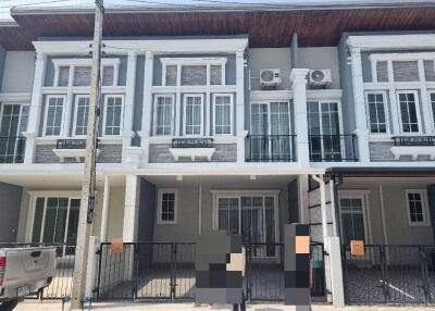 Townhouse for Rent at Golden Town RuamChok