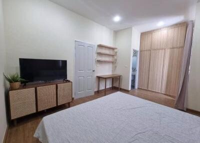 Townhouse for Rent at Golden Town RuamChok