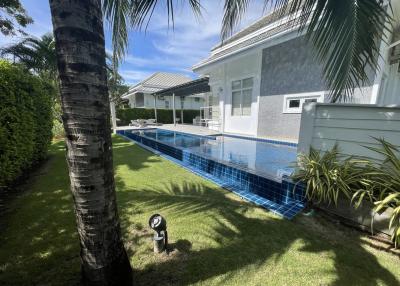 Black Mountain: Modern 3 Bed, 2 Bath Villa with extended Pool and Terrace Area