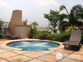 1-BR Condo at Fragrant 71 Condominium near BTS Phra Khanong (ID 516737)