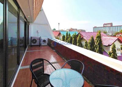 2 Bedrooms Condo in Panchalae Jomtien C011306