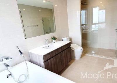 2 Bedroom Condo For Sale in IDEO MOBI Sukhumvit 66, Bang Na, Bangkok