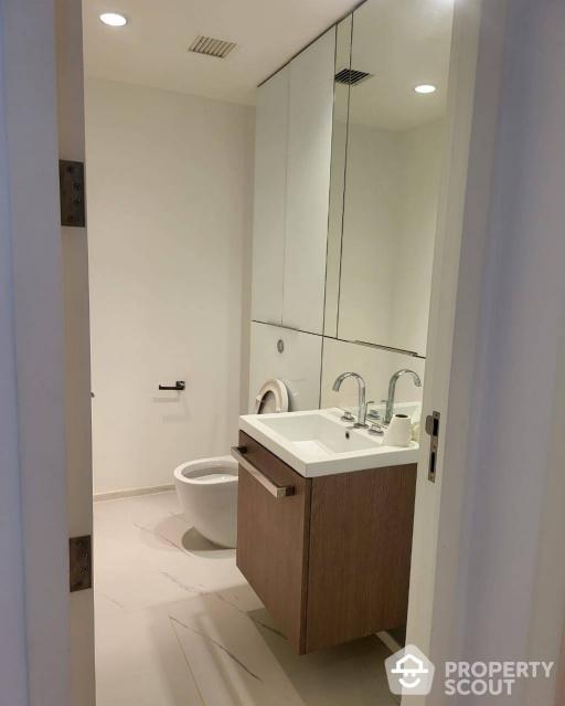 3-BR Condo at 185 Rajadamri near BTS Ratchadamri