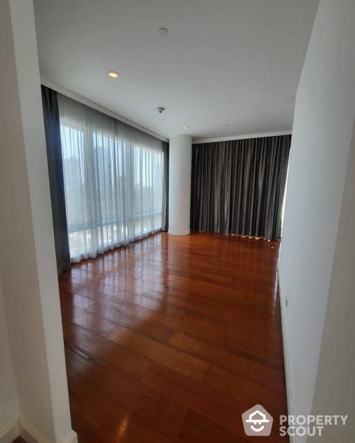 3-BR Condo at 185 Rajadamri near BTS Ratchadamri