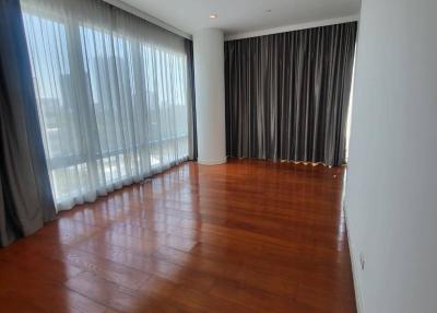 3-BR Condo at 185 Rajadamri near BTS Ratchadamri