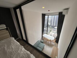 Soho Bangkok Ratchada - Hot New Luxury High-Rise Condo at the New Central Business District next to MRT Huai Khwang - Free Full Furniture - Resale of 2 Bed Loft Corner Unit on the 21st Floor - 20%