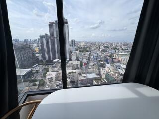 Soho Bangkok Ratchada - Hot New Luxury High-Rise Condo at the New Central Business District next to MRT Huai Khwang - Free Full Furniture - Resale of 2 Bed Loft Corner Unit on the 21st Floor - 20%