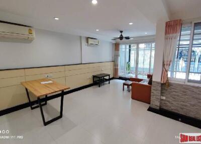 Thonglor Townhouse - Spacious 3 Bedrooms, 2 Bathrooms, 170 sq.m. - Tranquil Living with a Beautiful View, Prime Thonglor Location