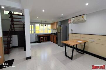 Thonglor Townhouse - Spacious 3 Bedrooms, 2 Bathrooms, 170 sq.m. - Tranquil Living with a Beautiful View, Prime Thonglor Location