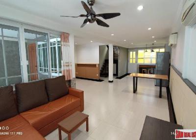 Thonglor Townhouse  Spacious 3 Bedrooms, 2 Bathrooms, 170 sq.m.  Tranquil Living with a Beautiful View, Prime Thonglor Location