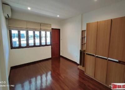 Thonglor Townhouse - Spacious 3 Bedrooms, 2 Bathrooms, 170 sq.m. - Tranquil Living with a Beautiful View, Prime Thonglor Location