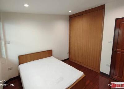 Thonglor Townhouse - Spacious 3 Bedrooms, 2 Bathrooms, 170 sq.m. - Tranquil Living with a Beautiful View, Prime Thonglor Location