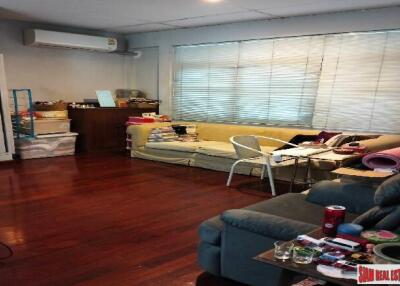 Detached House in Phrom Phong - Spacious 2-Bedroom, 3 Bathroom House, Prime Phrom Phong Location