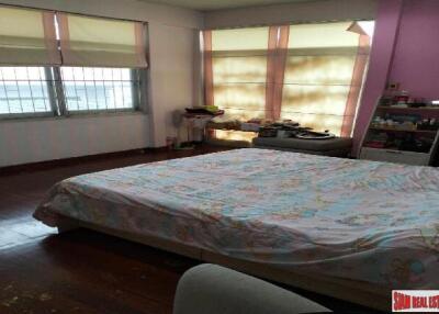 Detached House in Phrom Phong - Spacious 2-Bedroom, 3 Bathroom House, Prime Phrom Phong Location