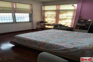 Detached House in Phrom Phong - Spacious 2-Bedroom, 3 Bathroom House, Prime Phrom Phong Location