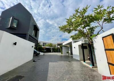 Villa Compound - Luxurious 4-Bedroom House with private pool, Prime Thong Lo Location