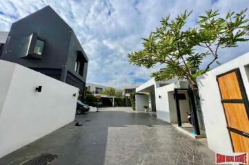 Villa Compound - Luxurious 4-Bedroom House with private pool, Prime Thong Lo Location