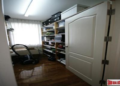 Private House  Spacious 4-Bedroom Home For Rent With Tranquil Atmosphere, Walking Distance to Ekamai BTS Station