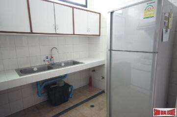 Private House - Spacious 4-Bedroom Home For Rent With Tranquil Atmosphere, Walking Distance to Ekamai BTS Station