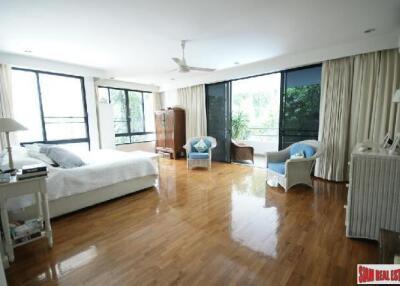 Private House - Spacious 4-Bedroom Home For Rent With Tranquil Atmosphere, Walking Distance to Ekamai BTS Station