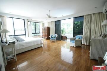 Private House - Spacious 4-Bedroom Home For Rent With Tranquil Atmosphere, Walking Distance to Ekamai BTS Station