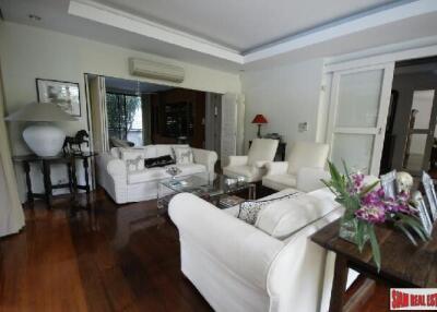 Private House - Spacious 4-Bedroom Home For Rent With Tranquil Atmosphere, Walking Distance to Ekamai BTS Station