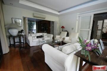 Private House - Spacious 4-Bedroom Home For Rent With Tranquil Atmosphere, Walking Distance to Ekamai BTS Station