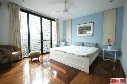 Private House - Spacious 4-Bedroom Home For Rent With Tranquil Atmosphere, Walking Distance to Ekamai BTS Station