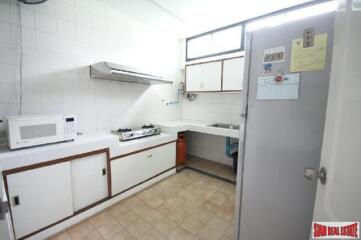 Private House - Spacious 4-Bedroom Home For Rent With Tranquil Atmosphere, Walking Distance to Ekamai BTS Station