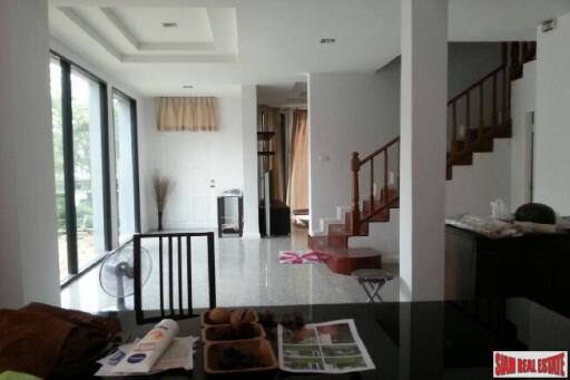 Lalin Greenville Rama 9-Onnuch-Suvarnabhumi - Four Bedroom House with Private Yard in Ban Thap Chang