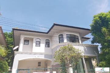 Lalin Greenville Rama 9-Onnuch-Suvarnabhumi - Four Bedroom House with Private Yard in Ban Thap Chang