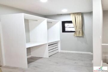 Veranda Ville Sukhumvit 38 - Impressive Two Storey, Two Bedroom House Near BTS Thong Lo