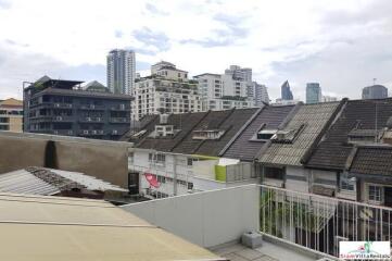 Family-Style Townhouse with Five Bedrooms in the Center of the City, Phrom Phong