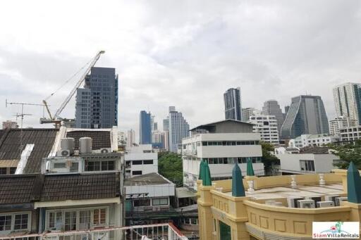 Family-Style Townhouse with Five Bedrooms in the Center of the City, Phrom Phong