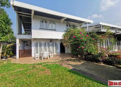 Standalone Pet Friendly 5 Bed 5 Bath House For Rent In Residential Neighborhood in Phra Khanong Area Of Bangkok