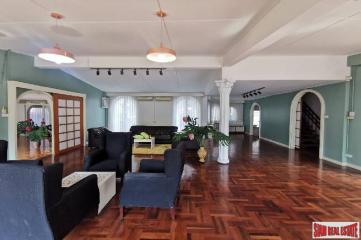 Standalone Pet Friendly 5 Bed 5 Bath House For Rent In Residential Neighborhood in Phra Khanong Area Of Bangkok