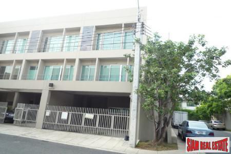 Nobel Cube Pattanakarn  New Three Storey, Three Bed Townhouse in Suan Luang, Bangkok