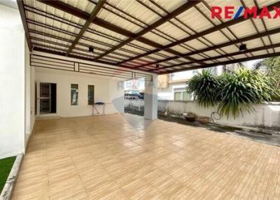 240 Sqm., 3 Beds Townhouse listed for ฿ 3,300,000.