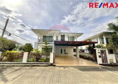 240 Sqm., 3 Beds Townhouse listed for ฿ 3,300,000.