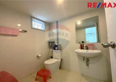 240 Sqm., 3 Beds House listed for ฿ 3,300,000.