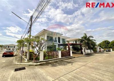 240 Sqm., 3 Beds Townhouse listed for ฿ 3,300,000.