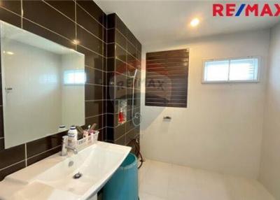 240 Sqm., 3 Beds House listed for ฿ 3,300,000.