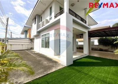 240 Sqm., 3 Beds Townhouse listed for ฿ 3,300,000.