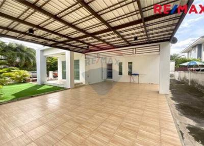 240 Sqm., 3 Beds Townhouse listed for ฿ 3,300,000.